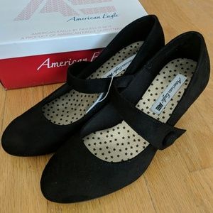 Black 2.5" velvet buckle heels NEW